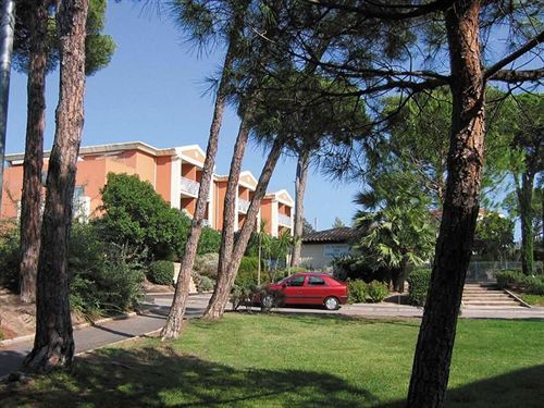 Lagrange Vacances Le Domaine Des Grands Pins Saint-Raphael  Exterior photo